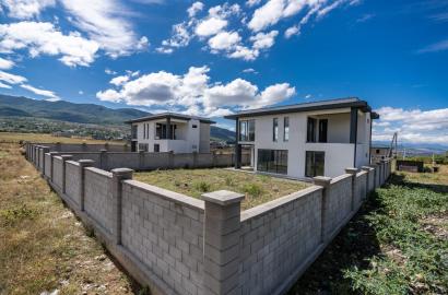 nearly repaired 5-room house for sale